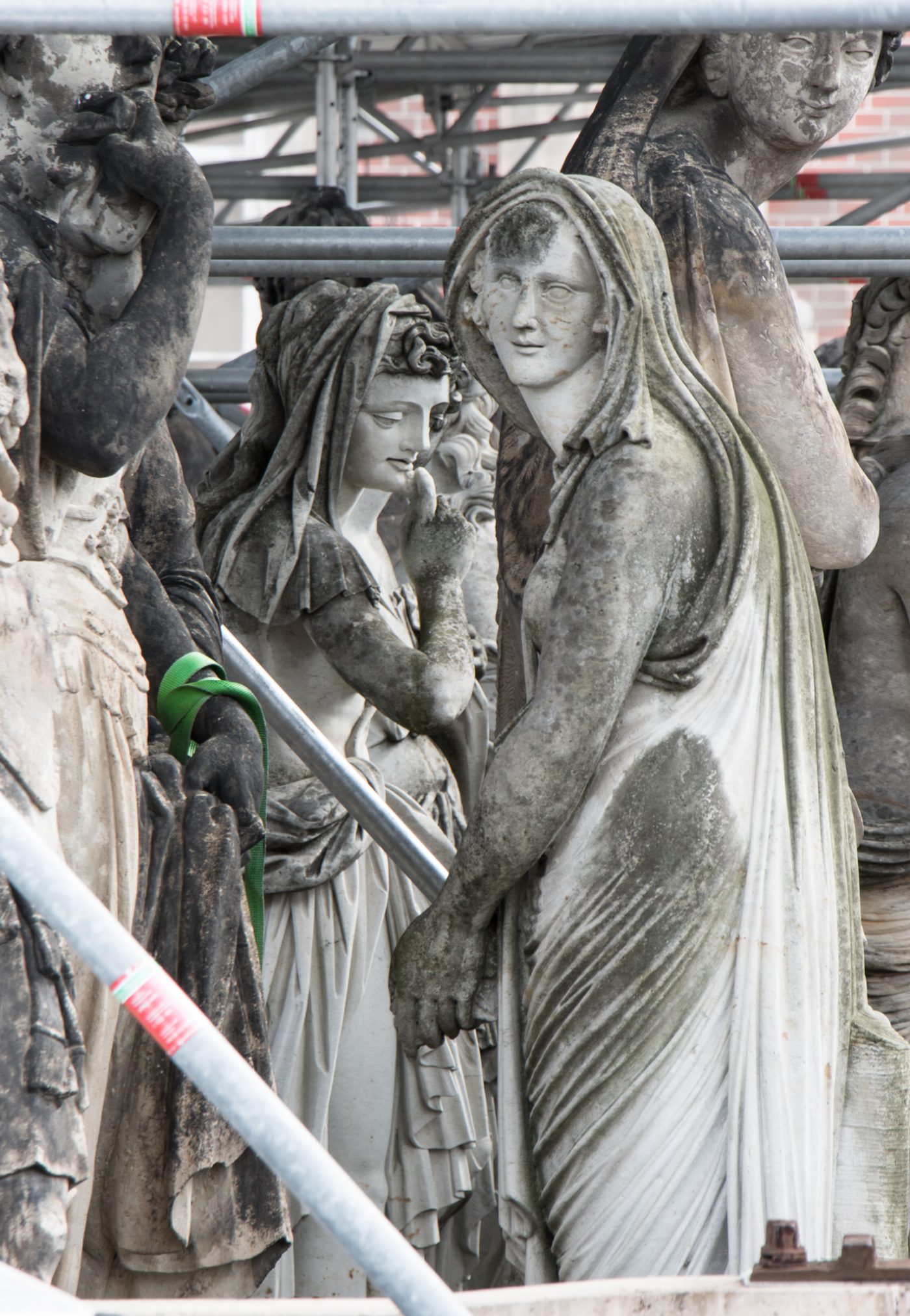 Skulpturen am Neuen Palais im Park Sansoucci in Potsdam