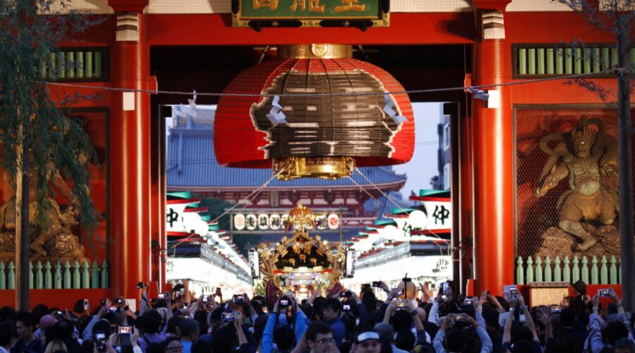 Sanja Matsuri, das große Tempelfest im Asakusa-Bezirk, Tokyo, Japan