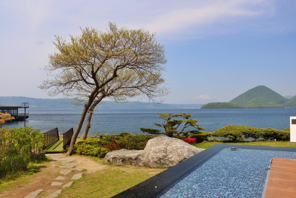 Photo: Kitschalarm am Toya-See