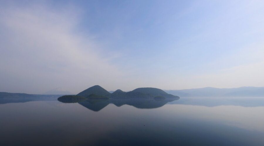 Morgenlicht am Toya-See, Hokkaido, Japan