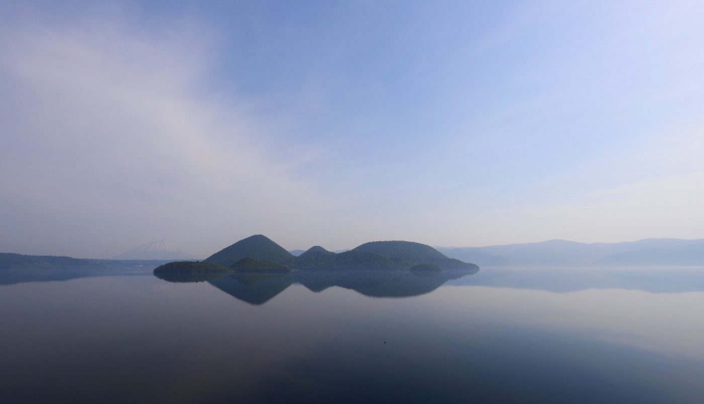 Morgenlicht am Toya-See, Hokkaido, Japan