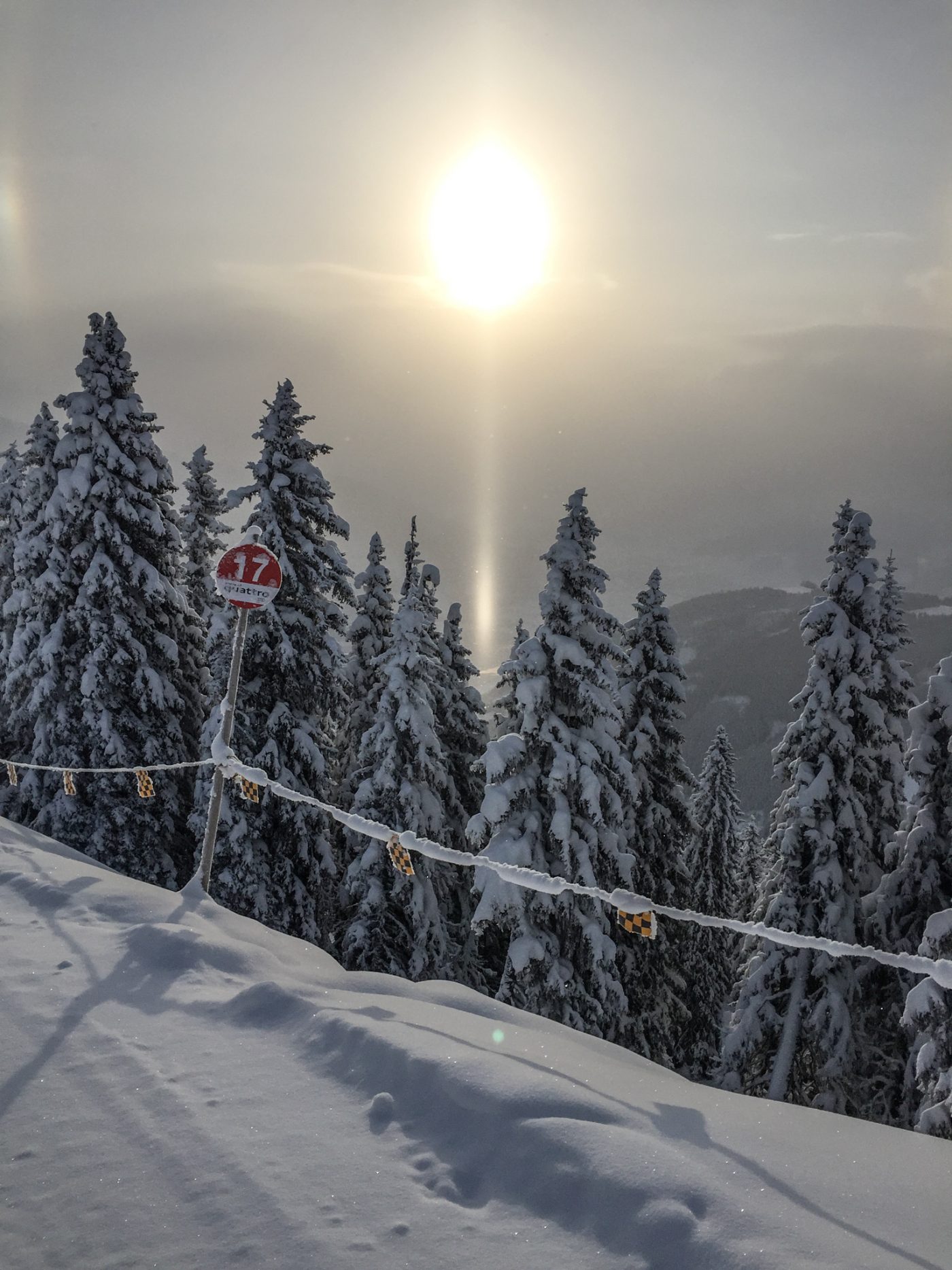 Photo: Winter mit Ski und Eis