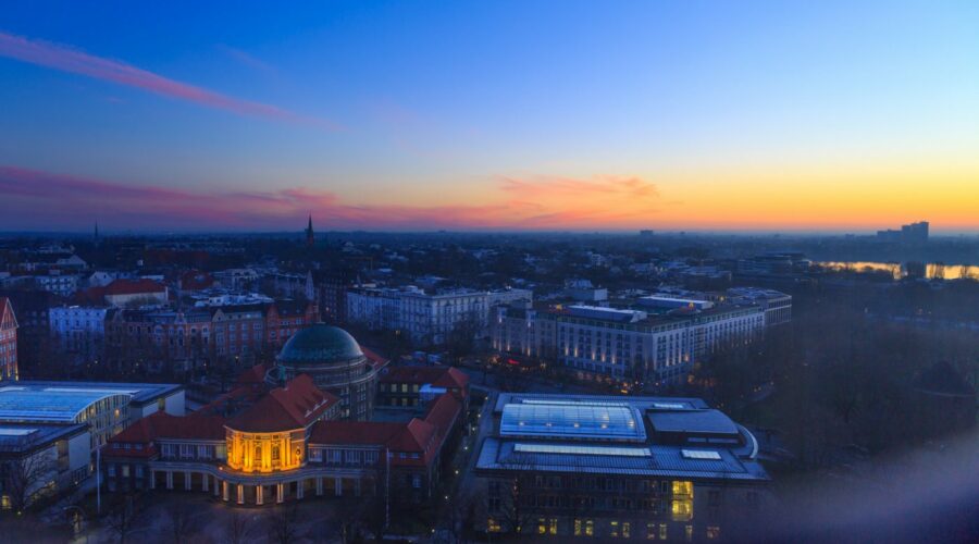 Blaue Stunde über Hamburg