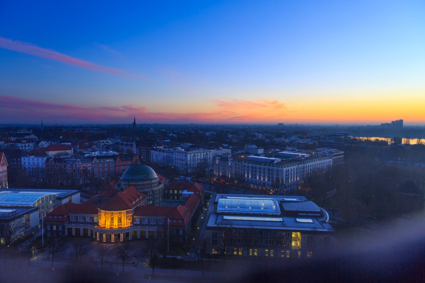 Blaue Stunde über Hamburg
