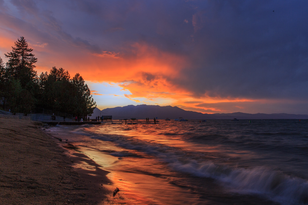 Feuer am Himmel: Sonnenuntergang am Lake Tahoe