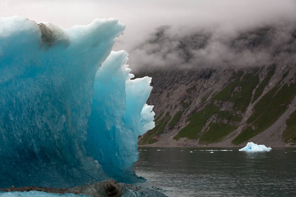 Photo: Der S&uuml;dwesten von Gr&ouml;nland I: Eisberge im Grau
