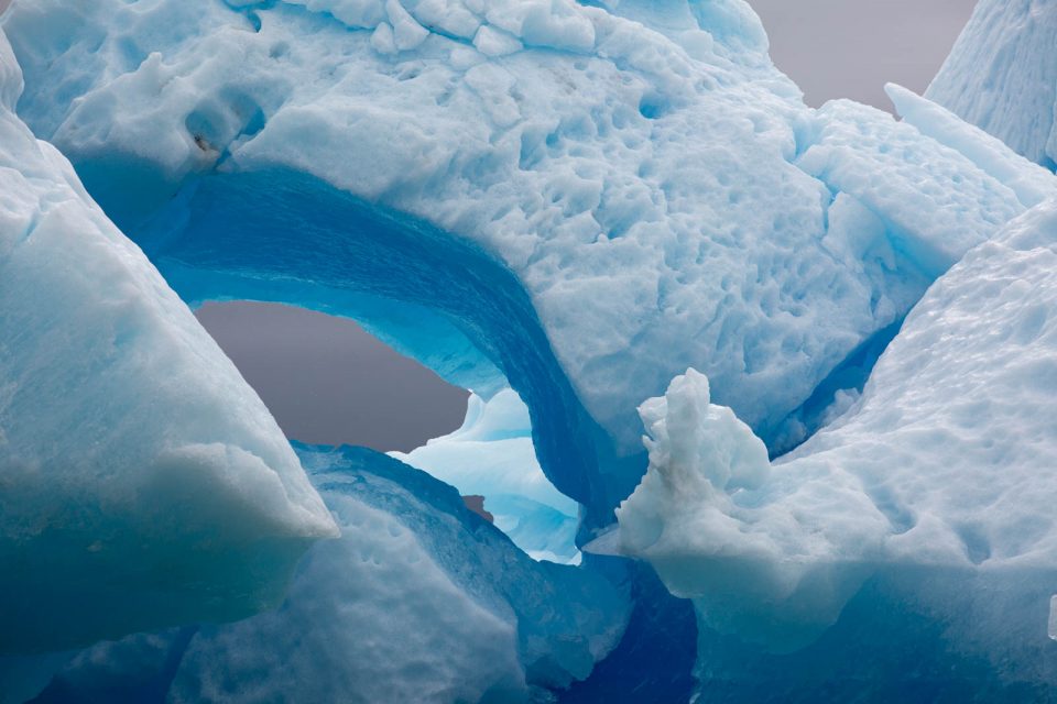 Photo: Der S&uuml;dwesten von Gr&ouml;nland I: Eisberge im Grau