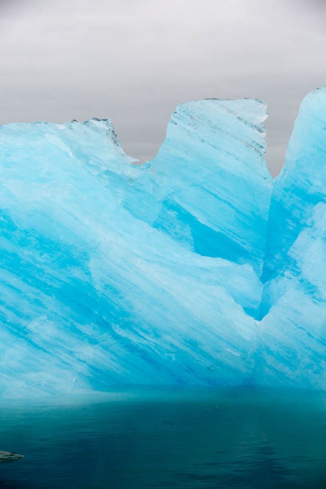Photo: Der S&uuml;dwesten von Gr&ouml;nland I: Eisberge im Grau