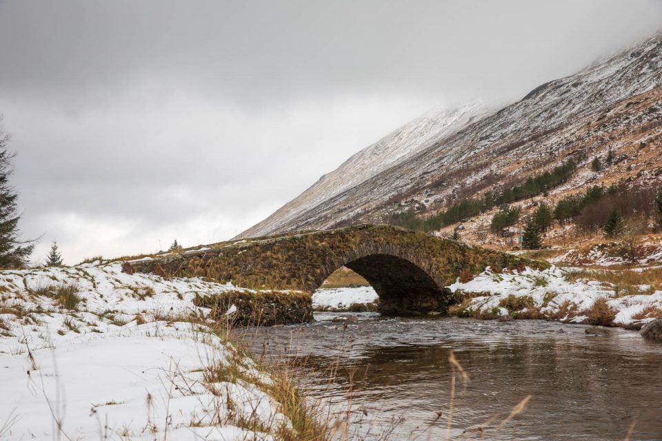 Butter Bridge im Schnee, Schottland im Winter