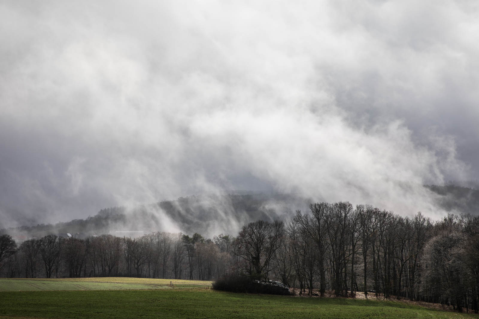 Es reißt auf Edersee, Wolken