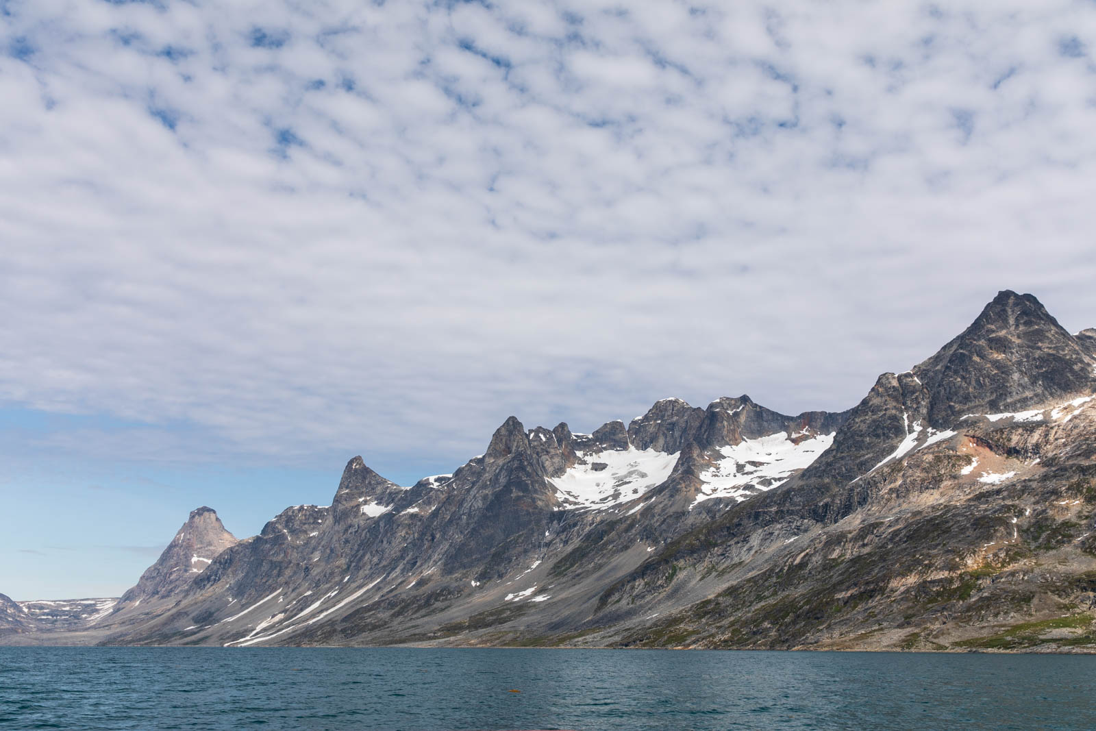 Photo: Imposante Fjordkulisse rechts