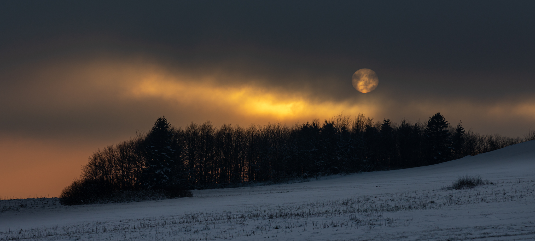 Fotografie in der Landschaft mit Schnee: Winternachmittag auf der Wasserkuppe, Rhön